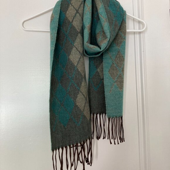 Italian argyle reversible fringed scarf - Picture 6 of 14